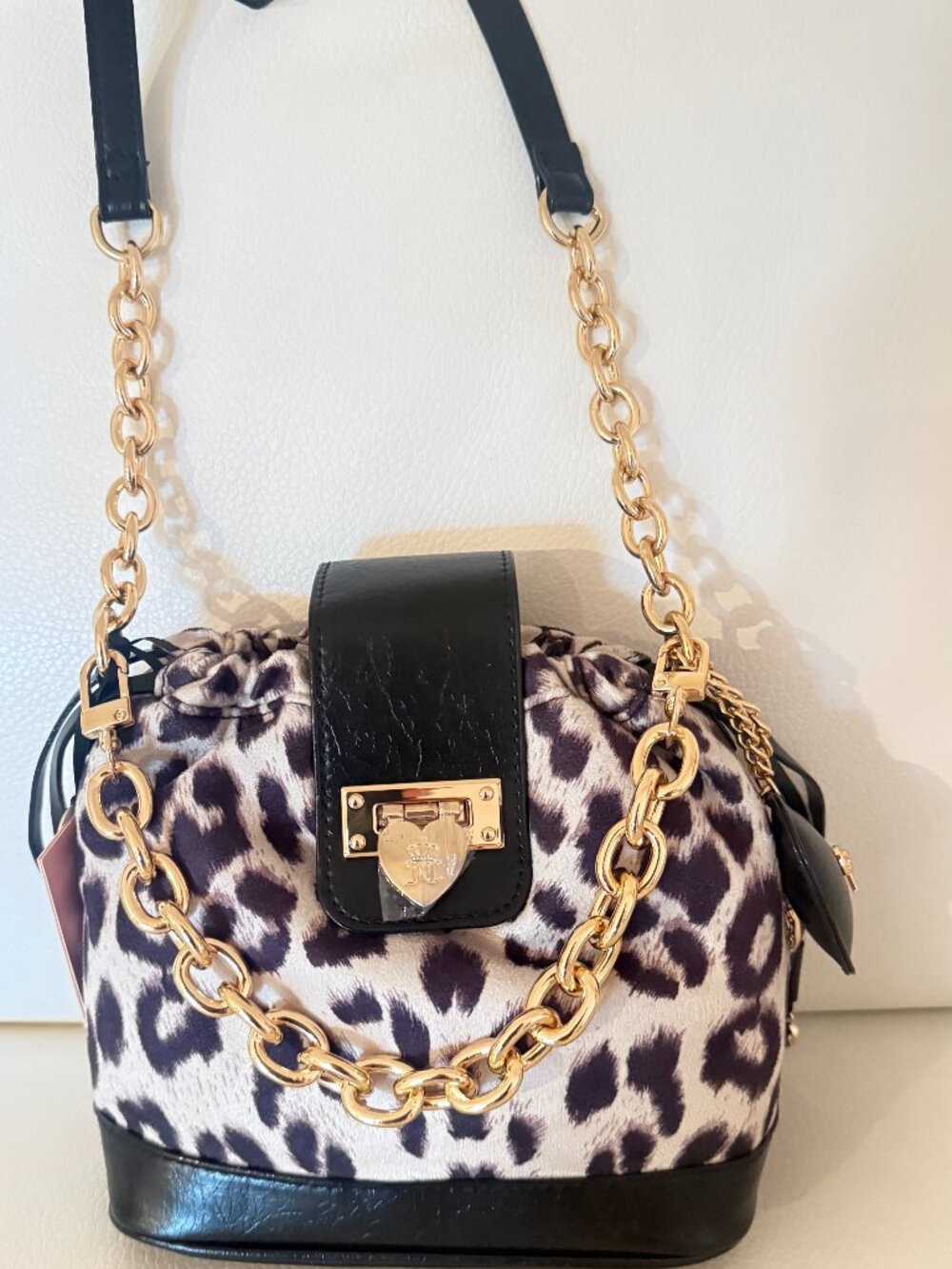 NWT JUICY COUTURE FASHIONABLE JUICY BUCKET BAG CROSSBODY SNOW LEAPORD Y2K